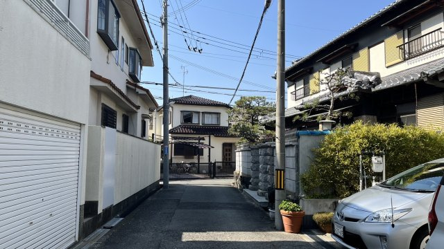 豊中市上野西3丁目　古家付き土地の前面道路含む現地写真