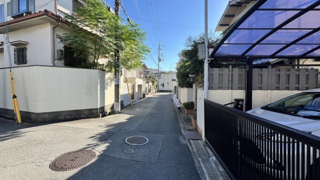 豊中市上野西3丁目　古家付き土地の前面道路含む現地写真