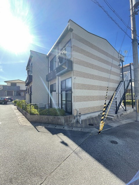 レオパレスエルフ仁川の外観