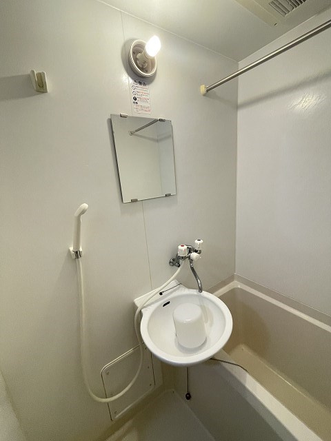 レオパレスエルフ仁川の浴室