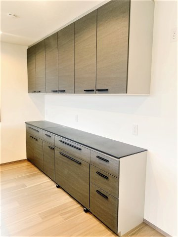 【キッチン】 | ■□大井町大井中央戸建■□ | カップボードも備え付けですので、キッチンに統一感があります♪