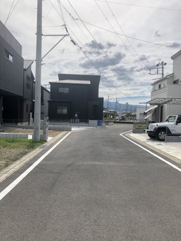 【前面道路含む現地写真】 | ■□大井町大井中央戸建■□ | 道路幅員約6mですので、余裕をもって駐車できます♪