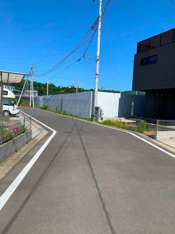 【前面道路含む現地写真】 | ■□大井町大井中央 築後未入居戸建■□ | 前面道路も綺麗に舗装されており高低差もありません♪
