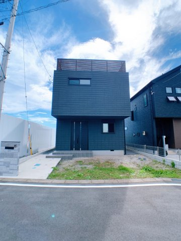 【外観】 | ■□大井町大井中央戸建■□ | 駐車スペースあり！並列で2台停められます♪(車種による)