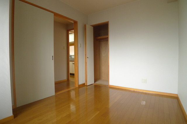 パールグランデの洋室