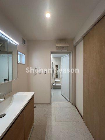 【独立洗面台】 | 水廻りが集中した家事ラク動線！
ランドリースペースも広く、家電の搬入もスムーズです♪