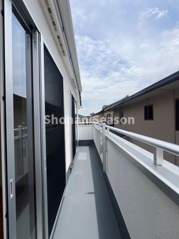 【バルコニー】 | 心地良い風が吹き抜けるワイドバルコニー◎
洗濯物・お布団が気持ちよく乾きますよ♪