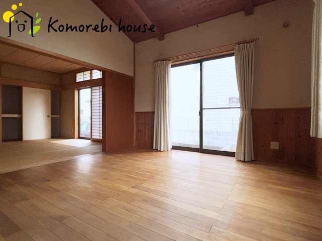 上尾市平塚　中古一戸建ての居間・リビング|ナチュラルテイストなLDKです