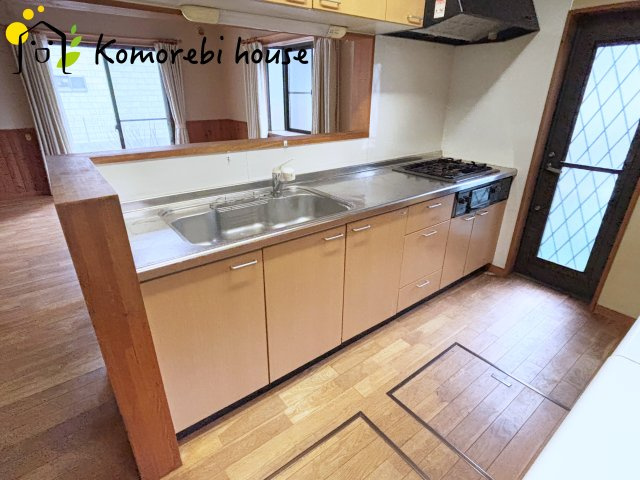 上尾市平塚　中古一戸建てのキッチン|広いキッチンです