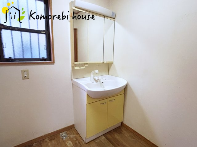 上尾市平塚　中古一戸建ての独立洗面台|独立洗面台です