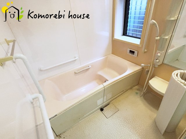 上尾市平塚　中古一戸建ての浴室|窓があるお風呂です