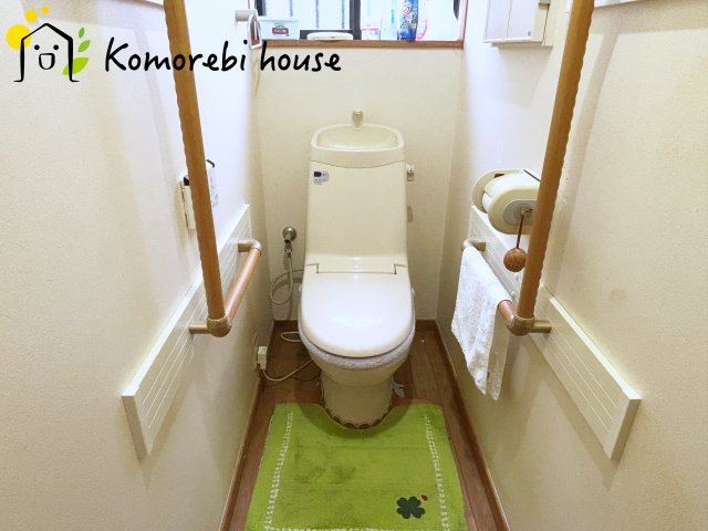 上尾市平塚　中古一戸建てのトイレ|光が差し込むトイレです