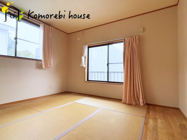 上尾市平塚　中古一戸建ての寝室|２面窓がある洋室です