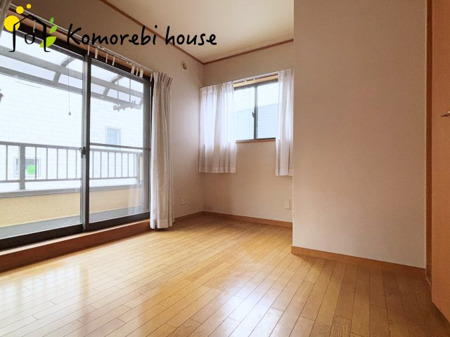 上尾市平塚　中古一戸建ての洋室|ベランダがある洋室です