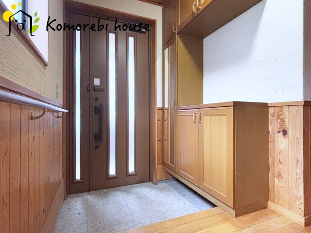 上尾市平塚　中古一戸建ての玄関|ナチュラルテイストな玄関です