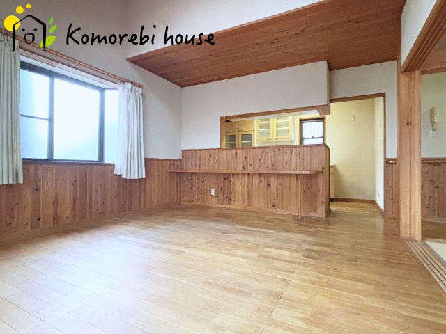 上尾市平塚　中古一戸建ての居間・リビング|ナチュラルテイストなLDKです