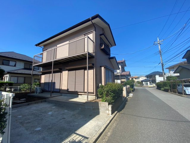 中古戸建の前面道路含む現地写真