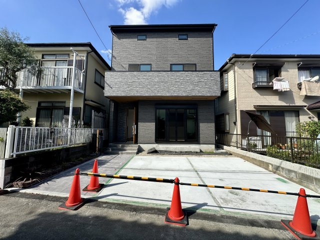 藤沢市下土棚デザイナーズハウスの前面道路含む現地写真