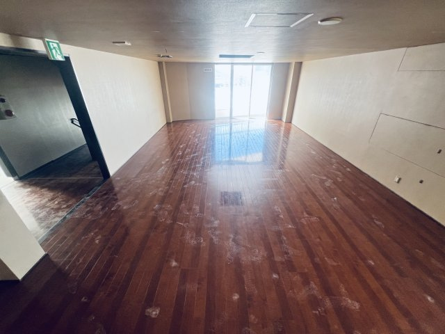 山之手8丁目貸店舗の玄関