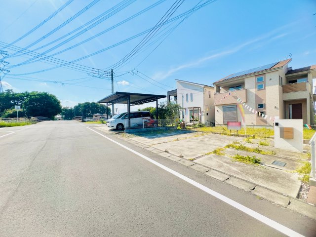 太田市世良田町の前面道路含む現地写真|前面道路は、交通量が少なく、出入りしやすいです！
