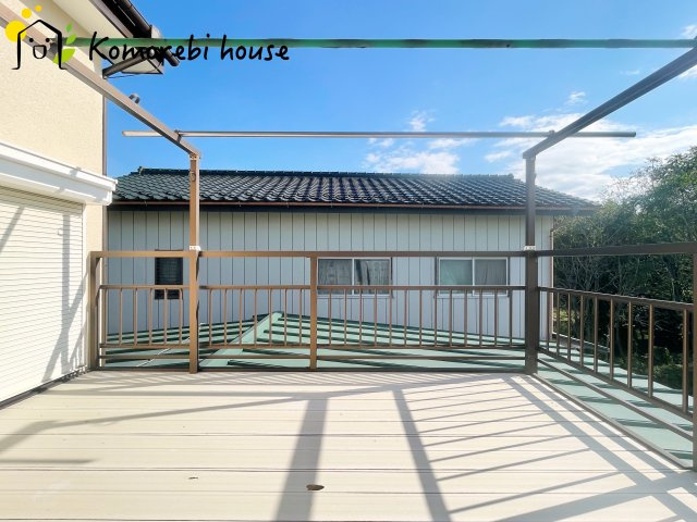 上尾市畔吉　中古一戸建のバルコニー|お洗濯にも便利なバルコニー付き