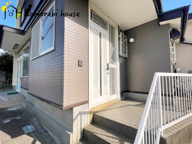 上尾市畔吉　中古一戸建の玄関|明るい玄関です
