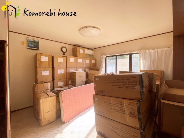 上尾市畔吉　中古一戸建の居間・リビング|ゆったり過ごせるリビングです