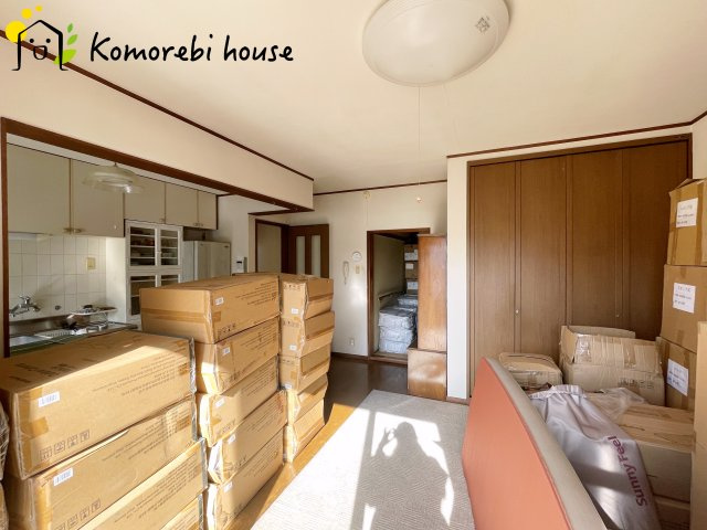 上尾市畔吉　中古一戸建の居間・リビング|おしゃれな居間です