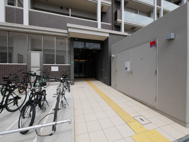 大阪市浪速区芦原１丁目の賃貸マンションのエントランス