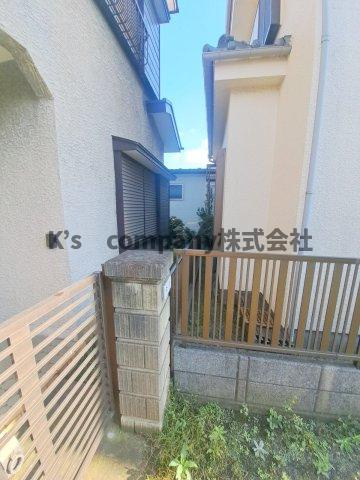 ◎高座郡寒川町宮山　建築条件なし　売地の周辺|右側は土地前方の住宅です◇