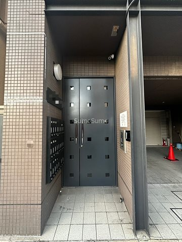 大阪市浪速区日本橋東３丁目の賃貸マンションのエントランス|毎日通るエントランスはこのようになっています