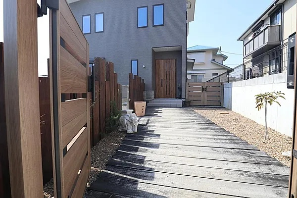 大磯町国府本郷　大型庭付き戸建の庭