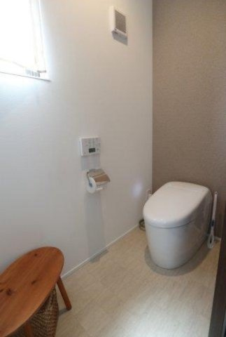 大磯町国府本郷　大型庭付き戸建のトイレ