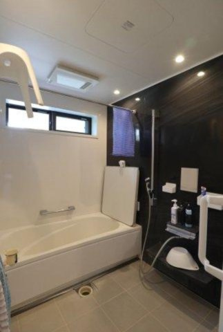 大磯町国府本郷　大型庭付き戸建の浴室