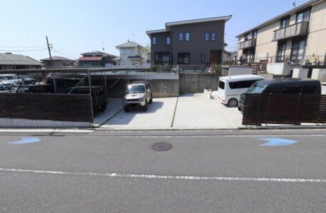 大磯町国府本郷　大型庭付き戸建