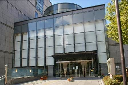 中央図書館（500m） 