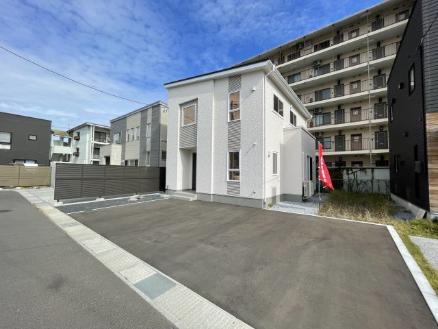 八戸市長苗代字紺屋町の駐車場