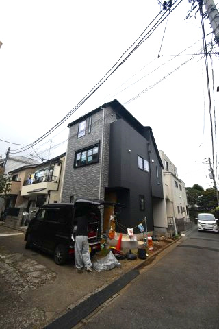 上高田3丁目・新築戸建の前面道路含む現地写真