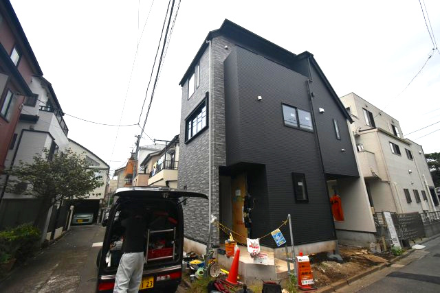 上高田3丁目・新築戸建の前面道路含む現地写真