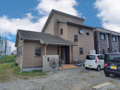 【外観】 | ガレージのある、ゆとりある敷地、戸田中古戸建