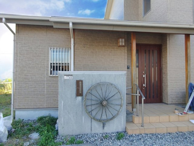 【外観】 | ガレージのある、ゆとりある敷地、戸田中古戸建