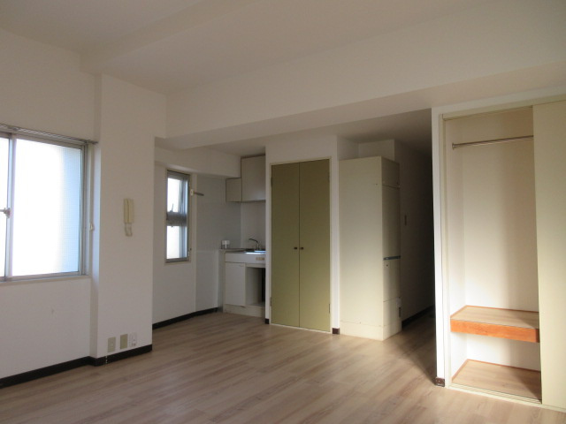 名古屋市西区城西２丁目の一棟マンションの居間・リビング|501号