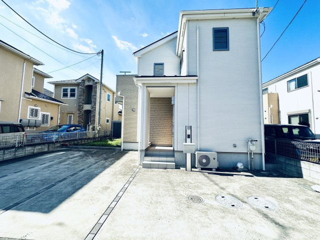 伊勢崎市茂呂町１丁目の外観|駐車スペース確保しながらお庭のスペースも♪