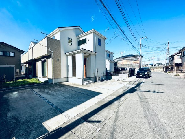 伊勢崎市茂呂町１丁目の前面道路含む現地写真|前面道路は交通量がとても少ないので
お子様がいる方はとても安心です(*^^*)