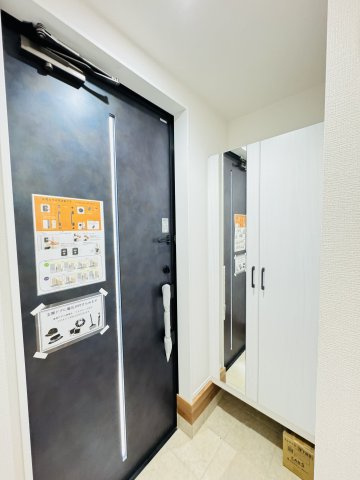 市川市鬼高2丁目新築戸建【鬼高小学校：3分】のエントランス|エントランス・玄関ポーチ