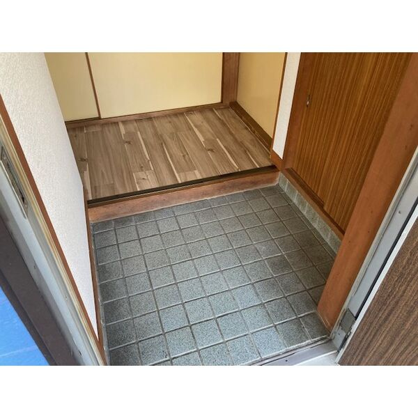 栗木山ハイツ2棟の玄関