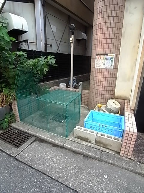 西宮市屋敷町のアパートの外観