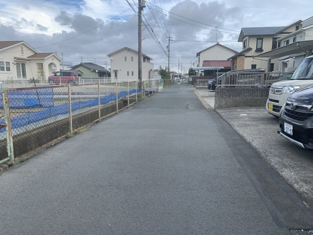 売中古戸建　中央区小沢渡町の前面道路含む現地写真