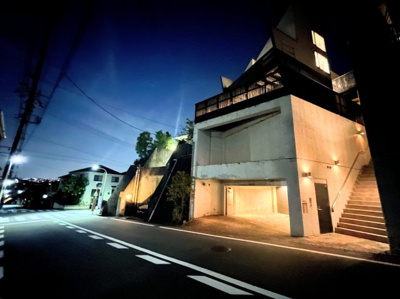 【外観】 | ◆◇荏田町　中古戸建◇◆ | ◆一戸建てを中心とした街並みが整然と続き、周辺は高い建物が建っていないので、緑の多い閑静な趣を感じる環境です。街並みや周辺環境も重要なポイントです！！