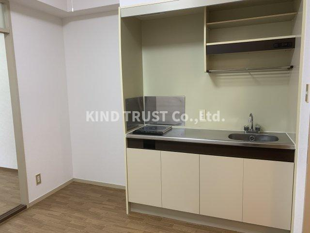 ノルデンハイム天神橋のキッチン|コンパクトなキッチンで掃除もラクラク